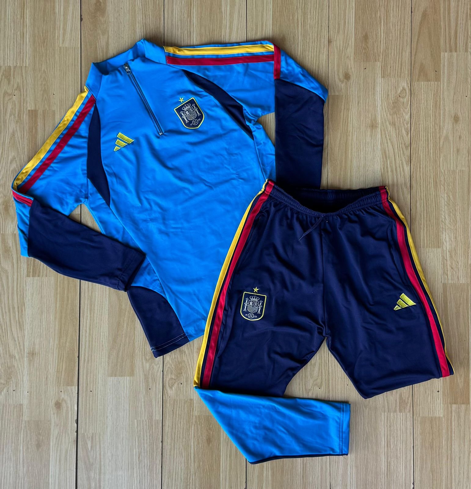 CONJUNTO DEPORTIVOS VARIOS CLUBES (celeste - TALLE M)